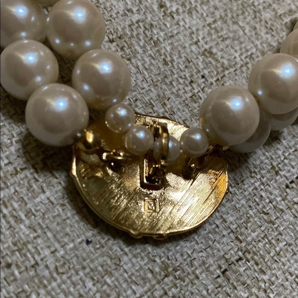Vintage Cream and Gold Pearl Necklace - Picture 6 of 11